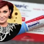 alt="Foto editorial de Sharon Osbourne y una inyepcion de Ozempic de fondo"